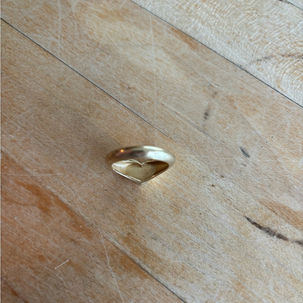 14K Solid Gold Heart Signet Ring - Picture 5 of 6